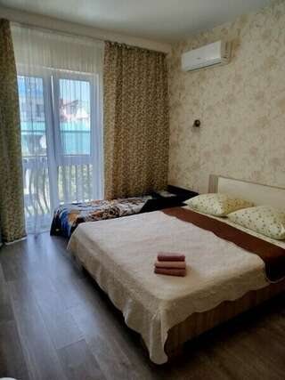 Гостиница Ника Анапа Стандартный трехместный номер-7