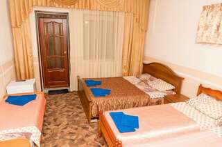 Гостиница Ника Анапа Стандартный семейный номер-4