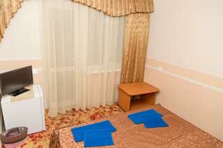 Гостиница Ника Анапа Стандартный трехместный номер-2