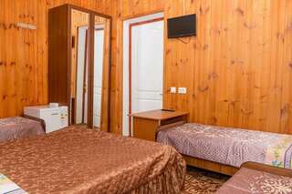 Гостиница Ника Анапа Семейный номер с общей ванной комнатой-3