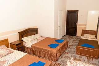 Гостиница Ника Анапа Стандартный четырехместный номер-6