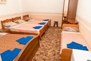 Гостиница Ника Анапа Стандартный семейный номер-5